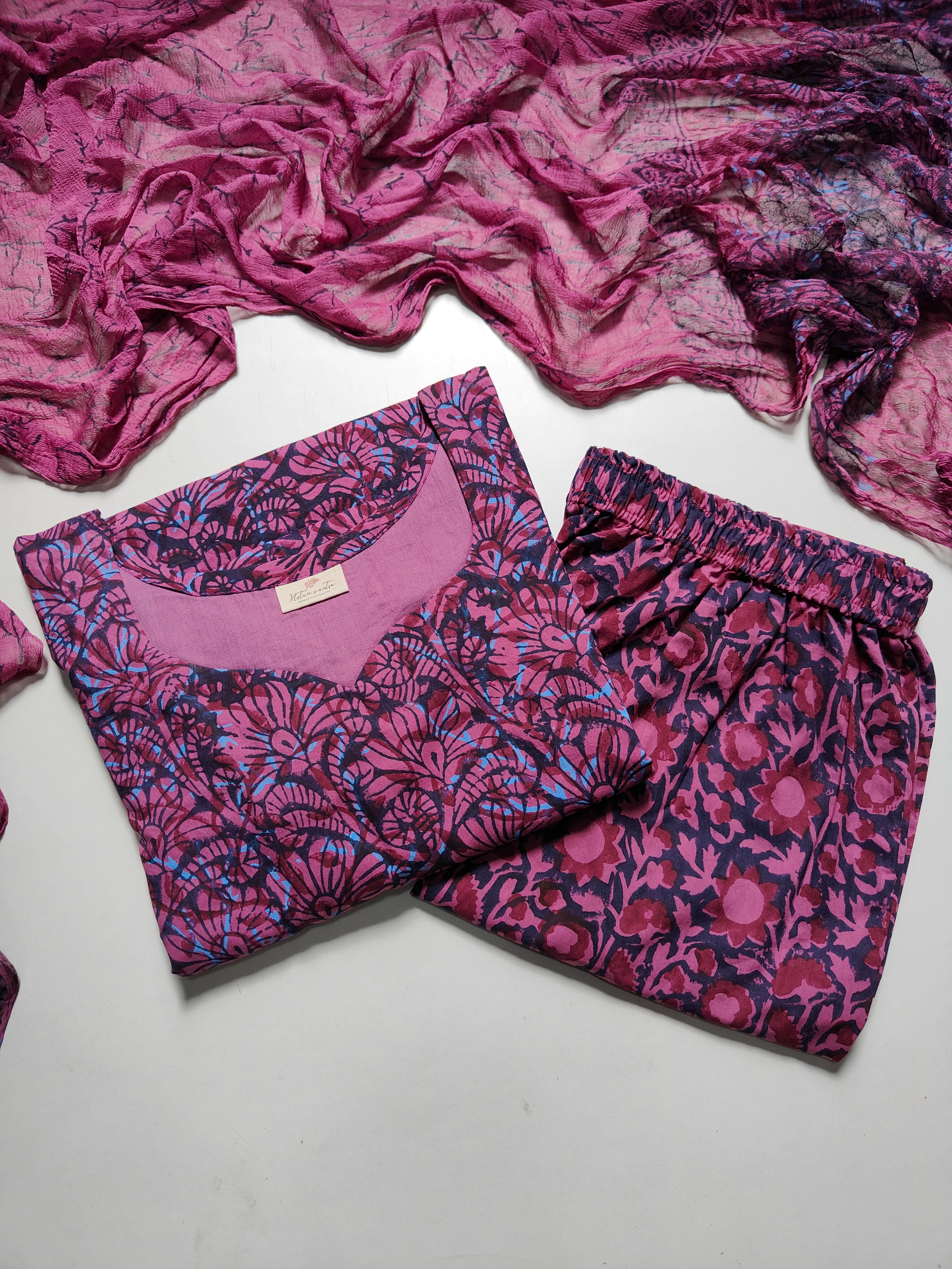 Cotton Suit Set With Chiffon Dupatta - Image 2