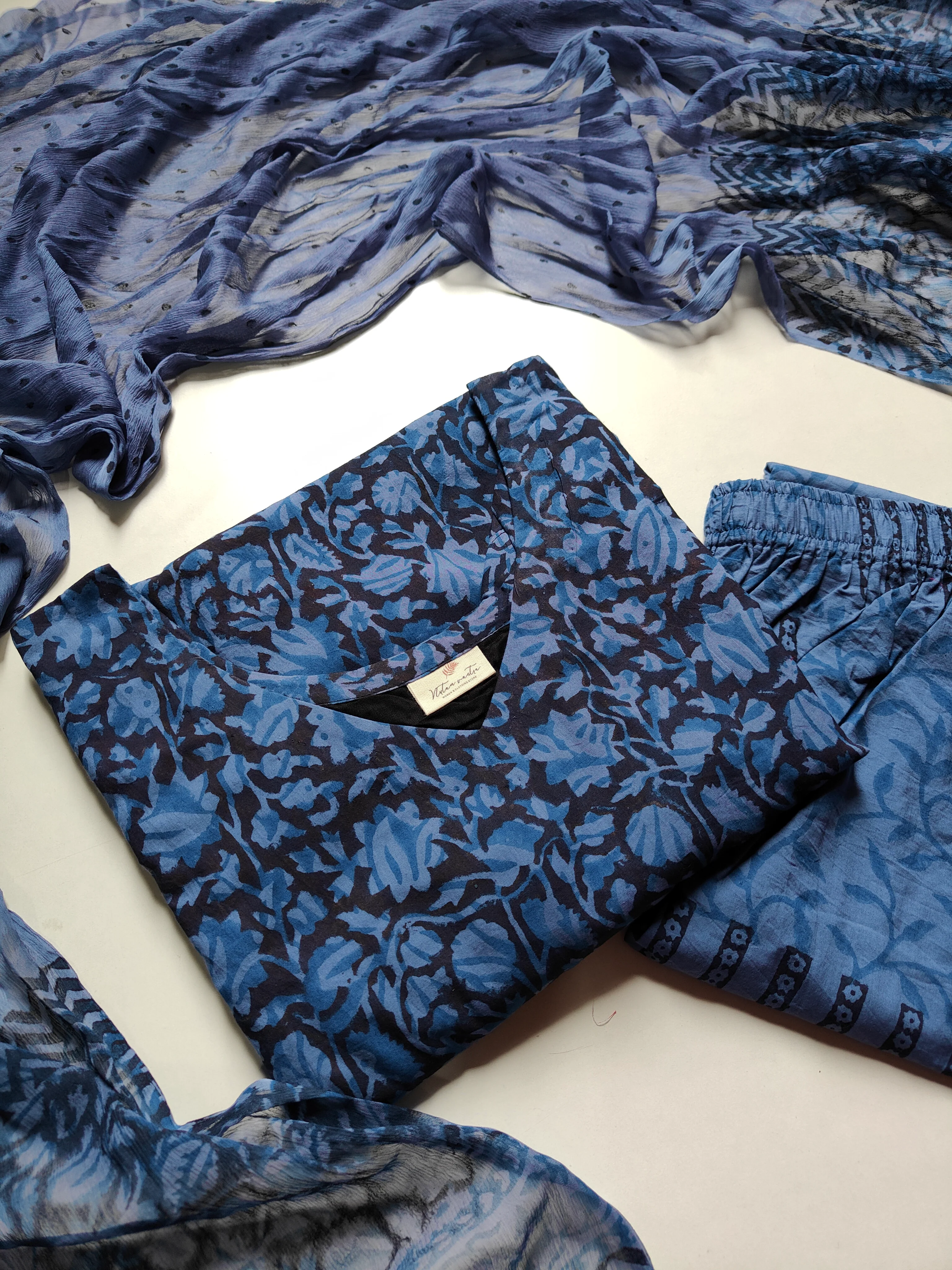 Cotton Suit Set With Chiffon Dupatta - Image 2