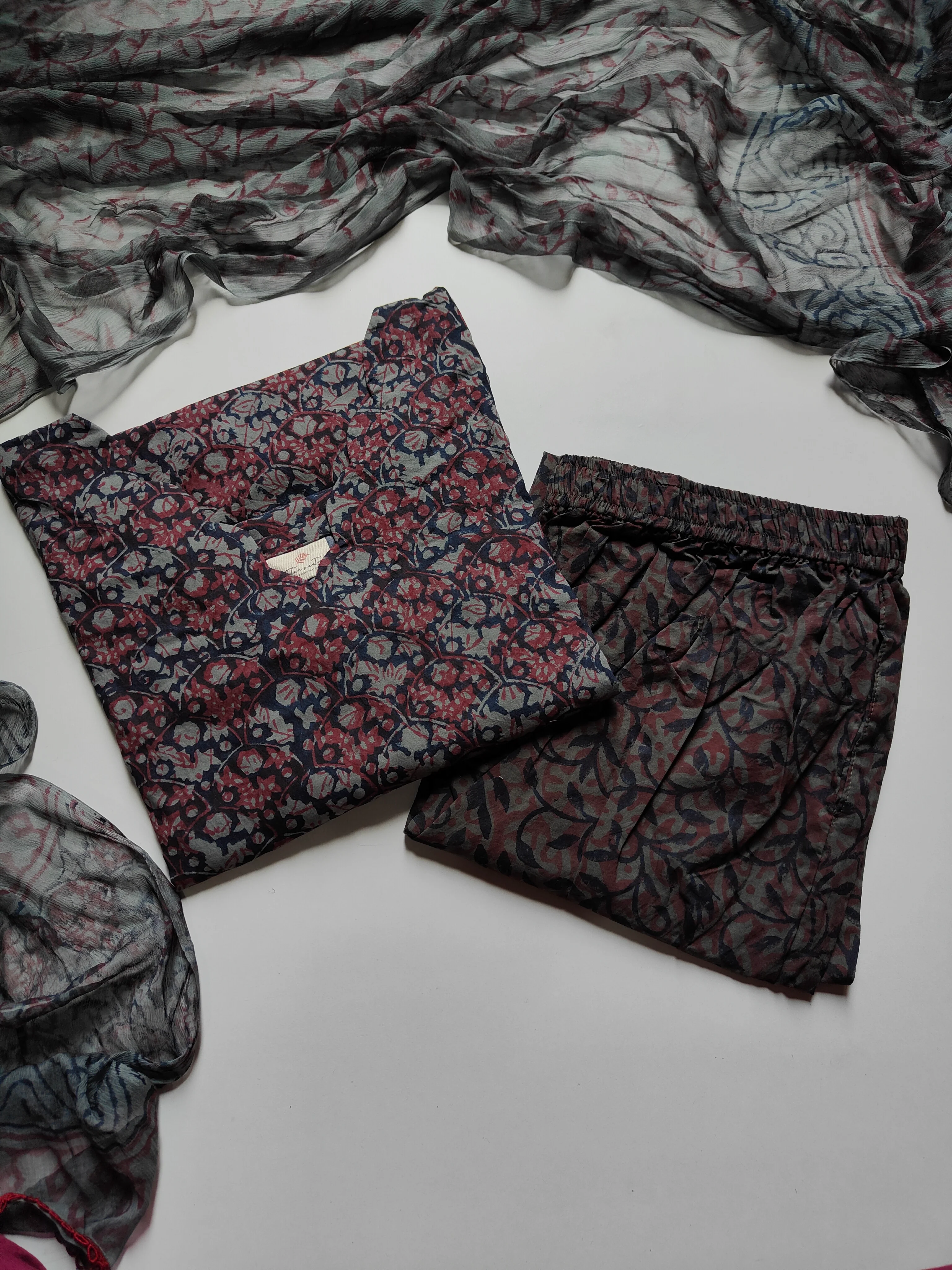 Cotton Suit Set With Chiffon Dupatta - Image 2