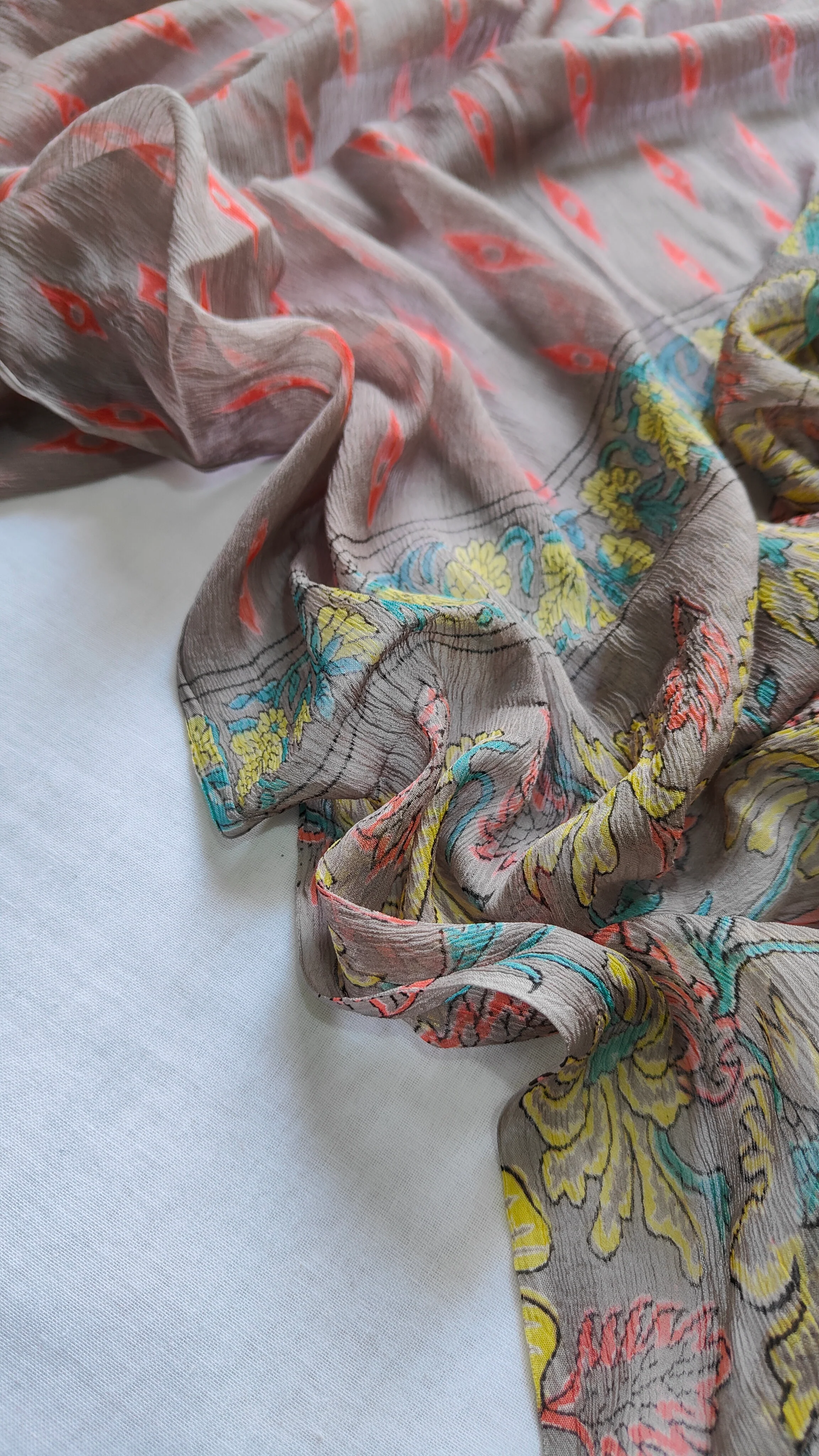 Cotton Suit Set With Chiffon Dupatta - Image 3